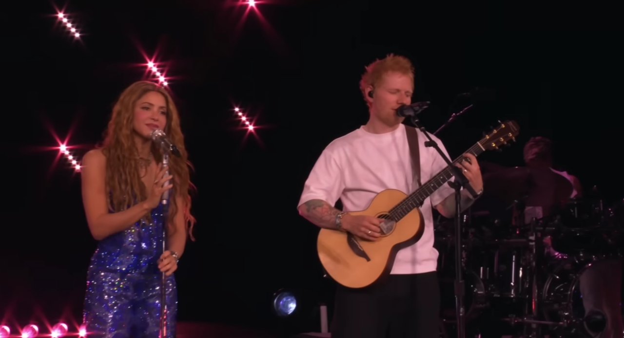 Shakira estrenó “Underneath your Clothes” en vivo, su colaboración con Ed Sheeran