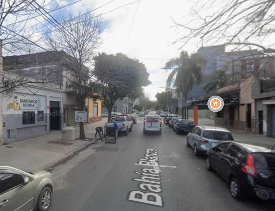 Un poste se cayó arriba de dos hombres que podaban árboles en Monte Castro