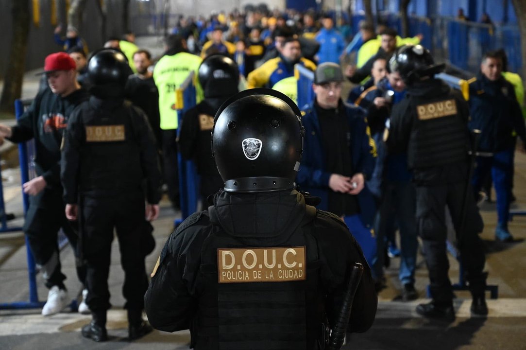 Operativo policial en los accesos a La Bombonera