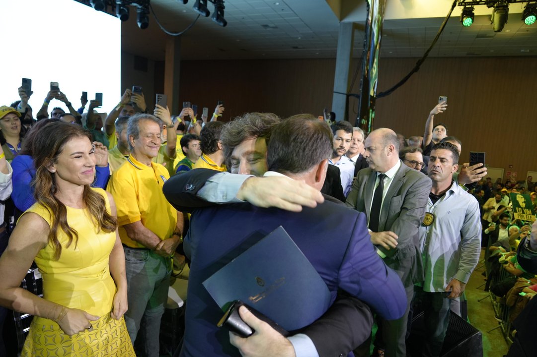 “Riesgo Lula”: Milei criticó al presidente de Brasil y sostuvo que Flávio Bolsonaro “es el único capaz de pararlo”