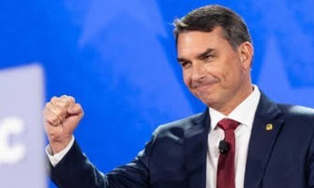 Partido Liberal oficializó la candidatura presidencial de Flávio Bolsonaro en Brasil