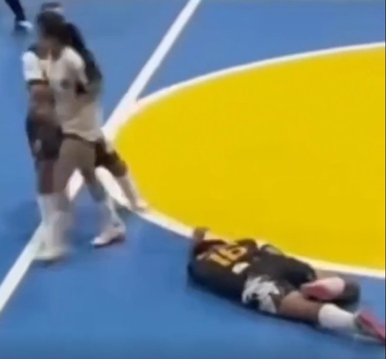 Brasil: una jugadora de futsal pateó a una rival en la cabeza y fue sancionada por cinco años