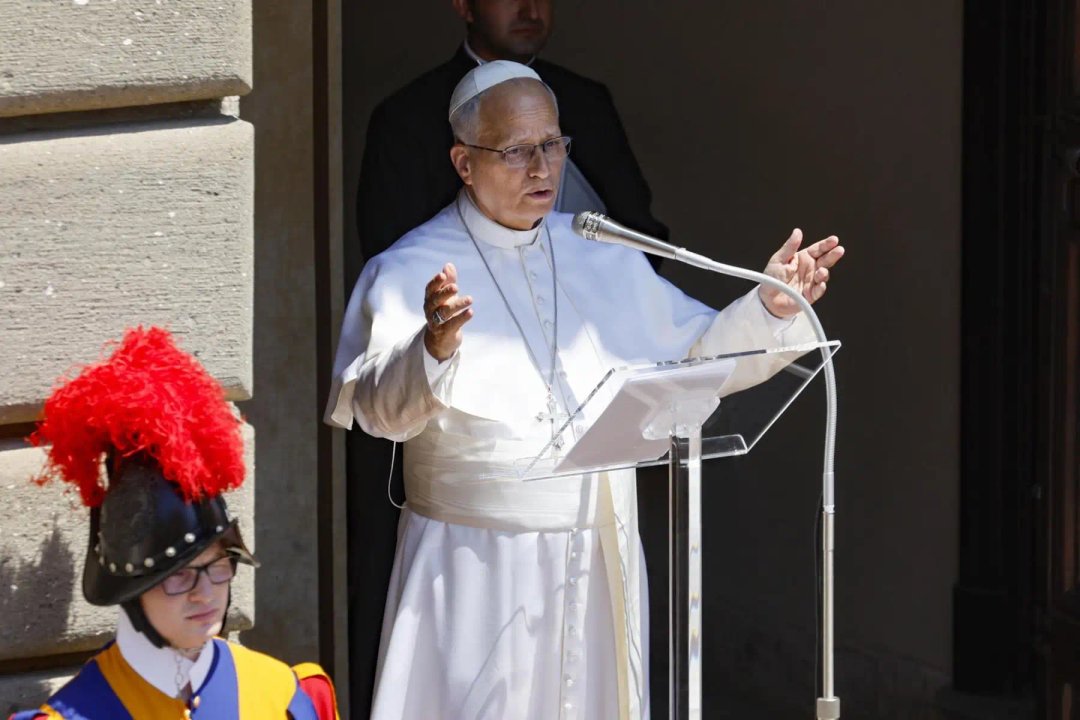 El papa León XIV llamó a discernir lo esencial ante el consumismo y la guerra