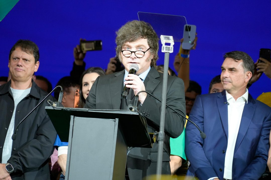 La Libertad Avanza publicó fotos de la visita de Milei a Brasil para apoyar a Flávio Bolsonaro