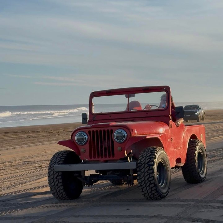 Necochea: un hombre murió tras volcar con su Jeep en la arena