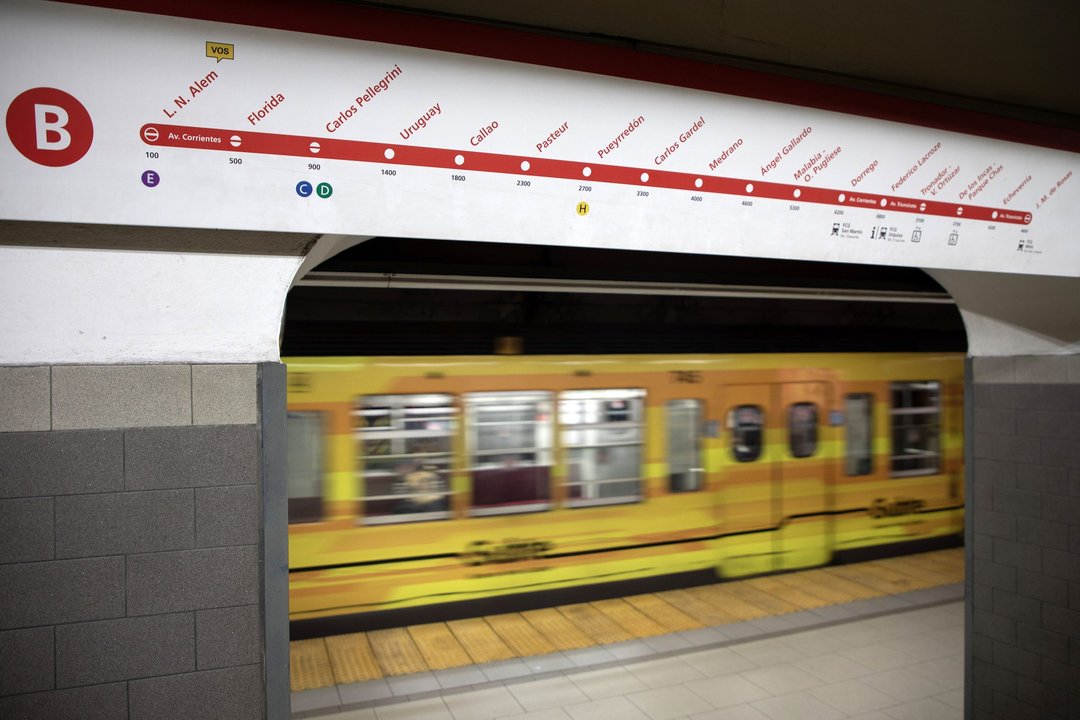 Operativo en la estación Malabia del subte B por una persona arrollada