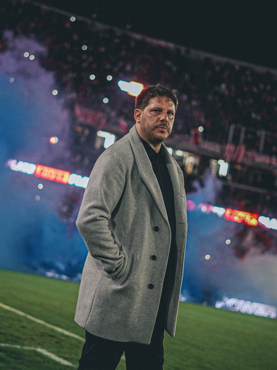 El técnico de Barracas respaldó la decisión sobre Morales: “El club hizo lo que correspondía”