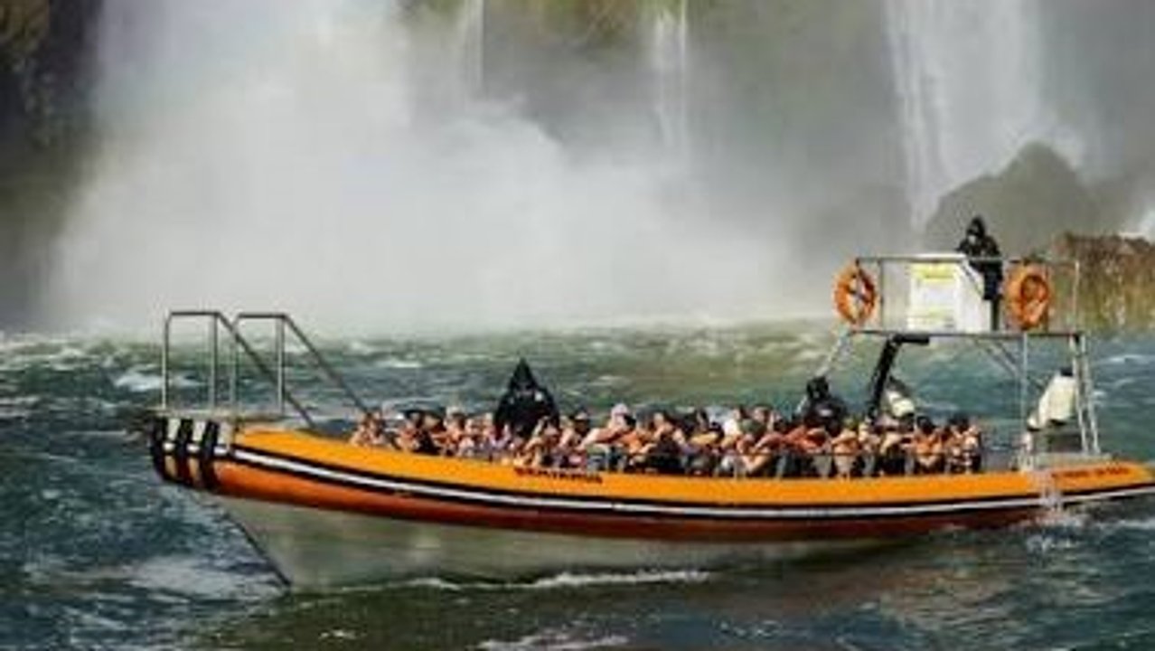 Tragedia en Cataratas: murió ahogado un joven neerlandés al volcar un bote turístico