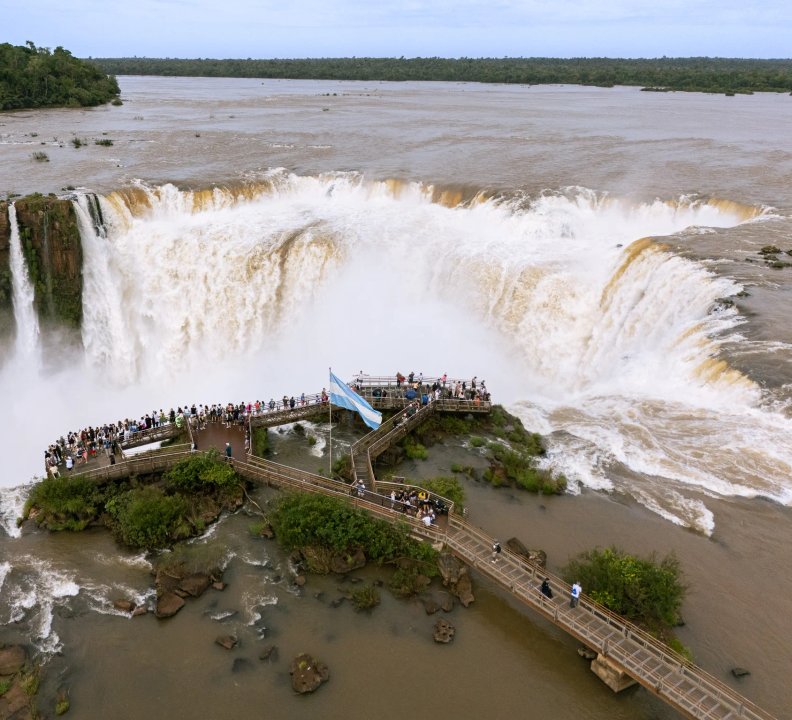 Cuál es el estado de los circuitos en Cataratas del Iguazú tras la muerte de un turista