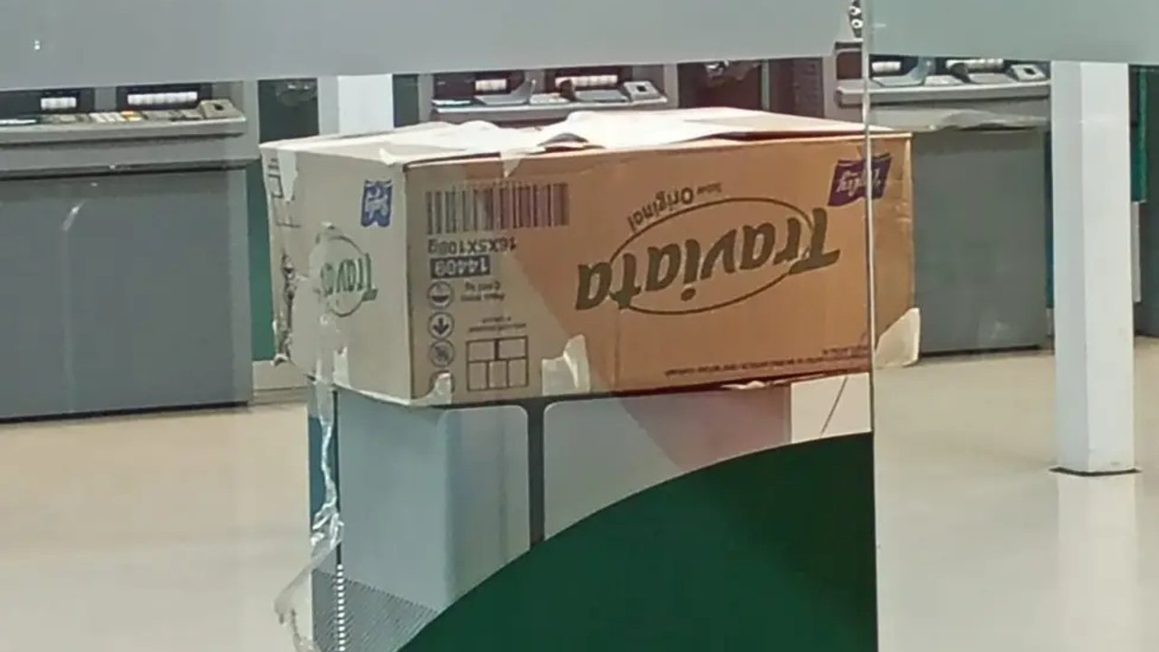 Córdoba: dejaron un paquete sospechoso en un banco y la brigada de explosivos encontró algo insólito