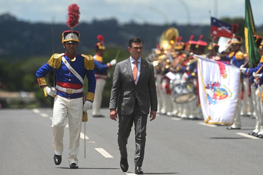El presidente de Bolivia Rodrigo Paz Pereira y la mandataria peruana Keiko Fujimori en Lima