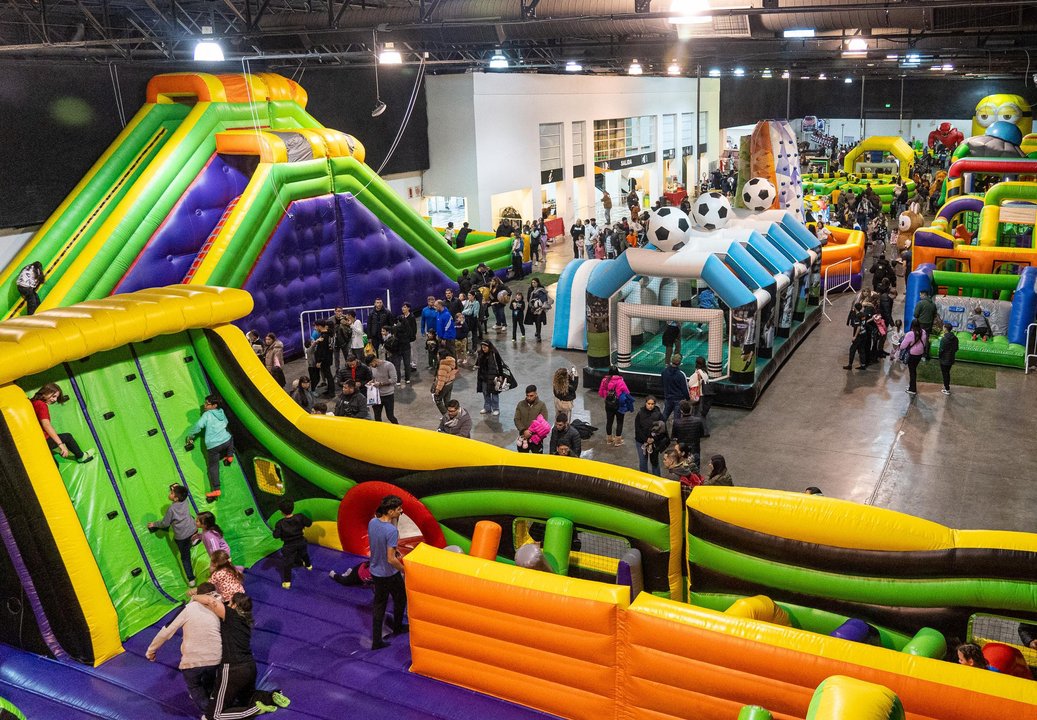 Familias disfrutando de actividades en BA Ferial, Costa Salguero