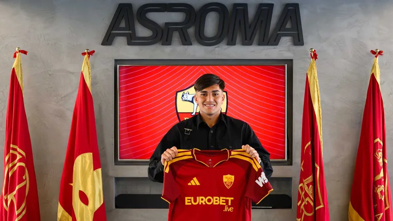 Santiago Castro fue presentado en la Roma y formará tridente de ataque con Dybala y Soulé