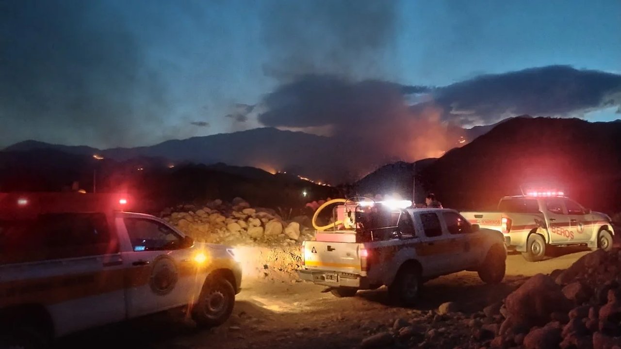 Incendios en La Rioja: controlaron el 70% de los focos, pero hay alerta naranja por viento zonda