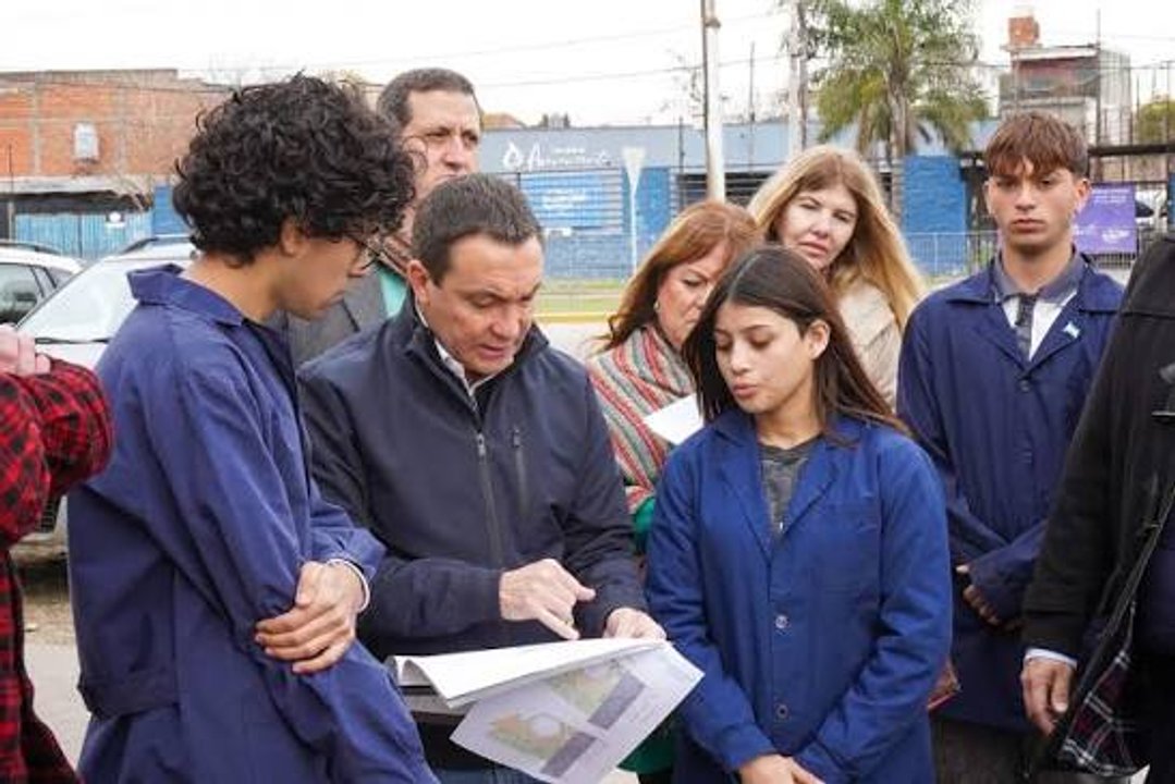 Andrés Watson encabeza licitación del Servicio Alimentario Escolar en Florencio Varela