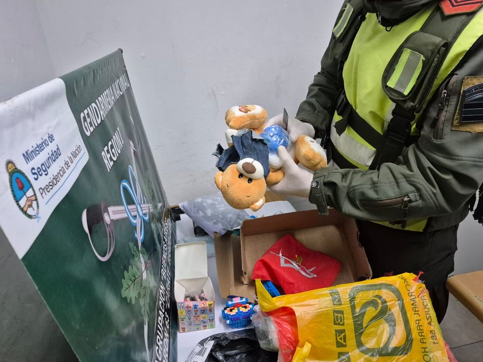Enviaban marihuana oculta dentro de un oso de peluche y Gendarmería los descubrió en un control