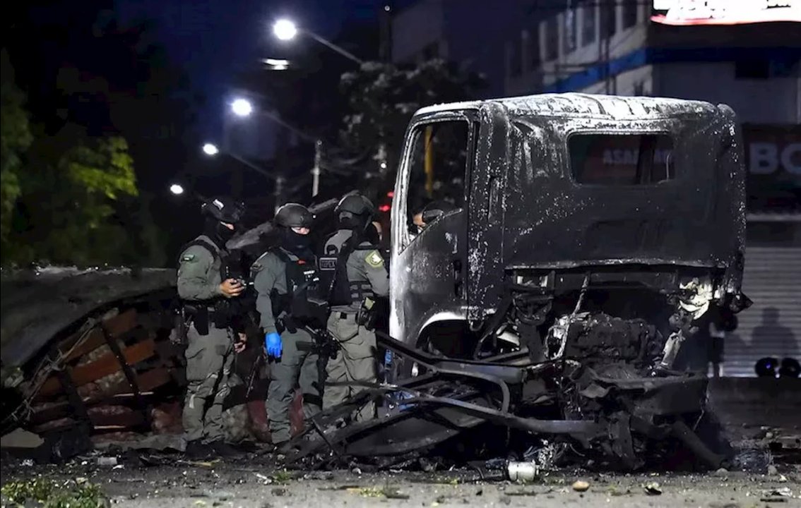 Colombia: un coche bomba explotó a días de la asunción presidencial