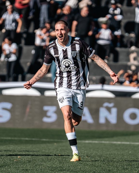 Gimnasia de Mendoza festeja uno de los goles ante Unión de Santa Fe