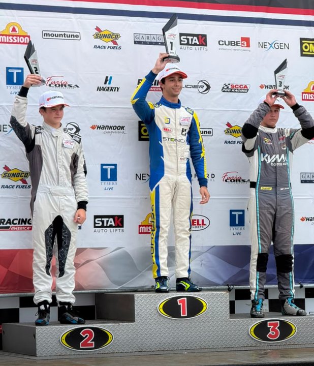 Bainotti terminó segundo tras una remontada en la primera carrera en New Jersey