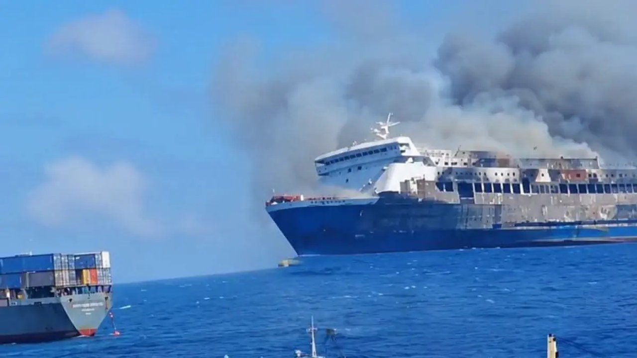 Incendio en el buque Mutiara Santosa 2 deja cinco muertos y 41 desaparecidos en el mar de Java