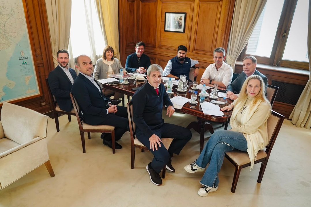 Tras el receso del Congreso, la mesa política se reúne para relanzar la gestión legislativa
