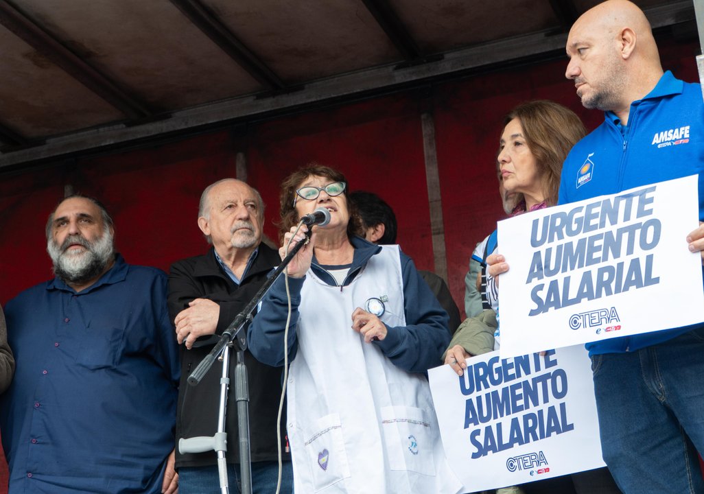 Docentes de CTERA movilizados en Plaza de Mayo durante un paro nacional