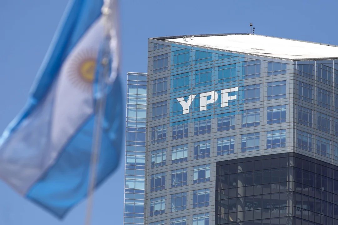 Qué es el split de acciones de YPF y cómo impactará en los inversores