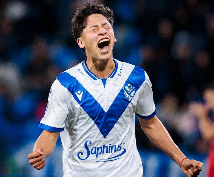Thiago Aguirre celebra su gol con la camiseta de Vélez Sarsfield