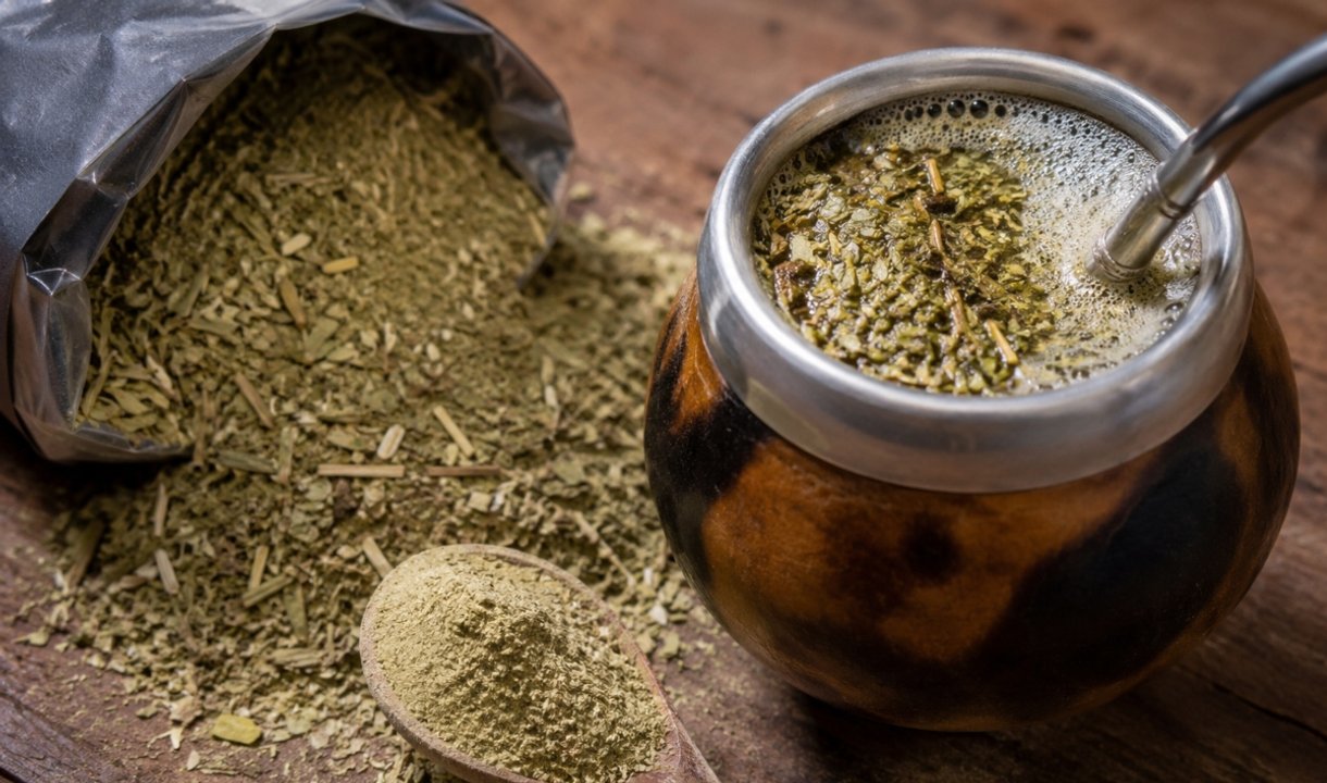Mate con yerba y polvo fino