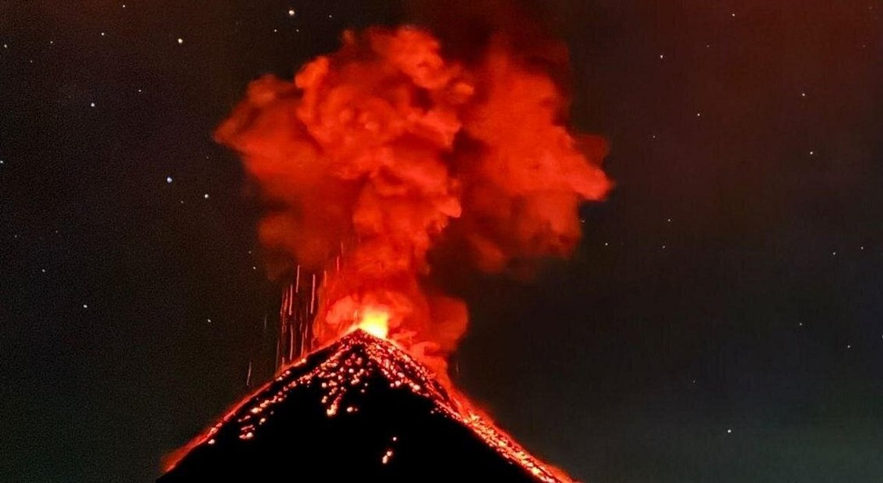 Actividad eruptiva del volcán de Fuego en Guatemala