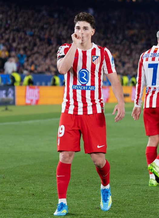 El Barcelona prepara un último intento por Julián Álvarez