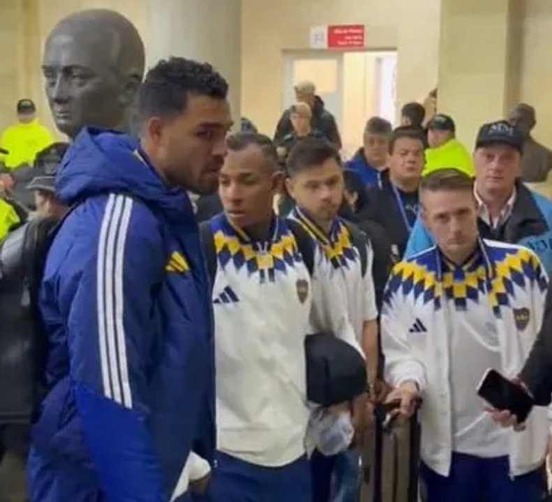El insólito olvido de Boca en el Ducó: el micro se fue del estadio y dejó a cuatro jugadores