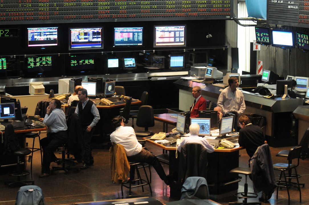 Cayeron las acciones argentinas en Wall Street y el riesgo país quedó cerca de los 450 puntos