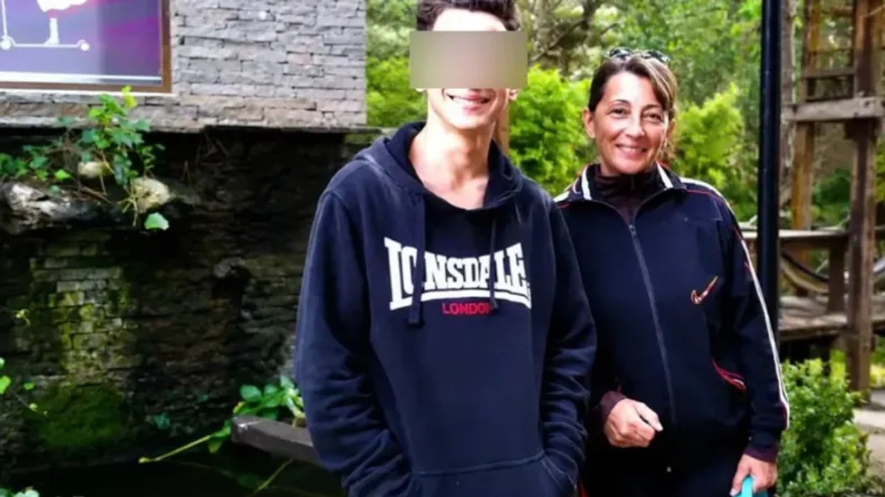 Suspenden la causa contra joven acusado de matar a su madre en Castelar