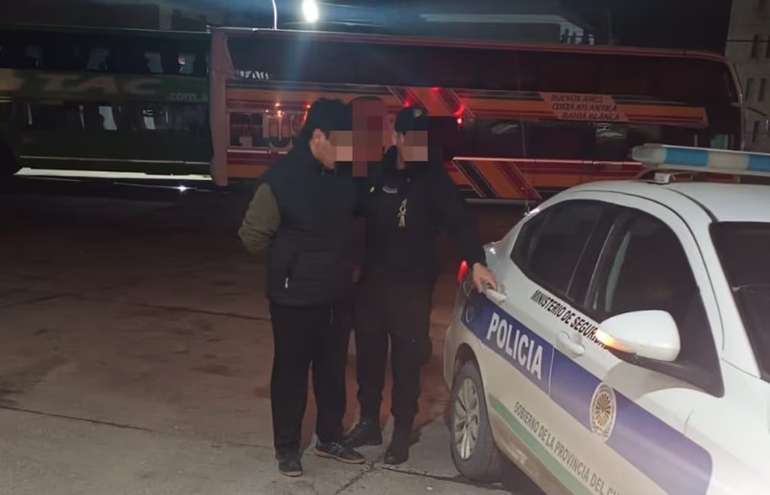 Una joven denunció que un pasajero se masturbó frente a ella en un micro: «Fue el viaje del horror» Una joven denunció que un pasajero se masturbó frente a ella en un micro: «Fue el viaje del horror»