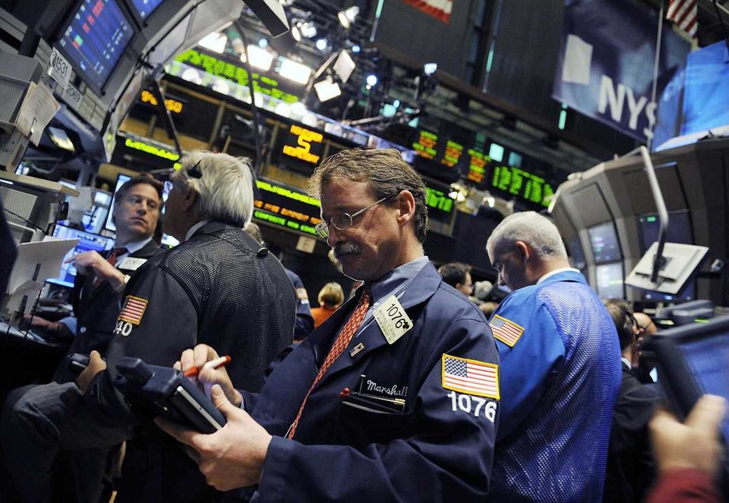 Cerró una semana con suba del riesgo país y baja de acciones