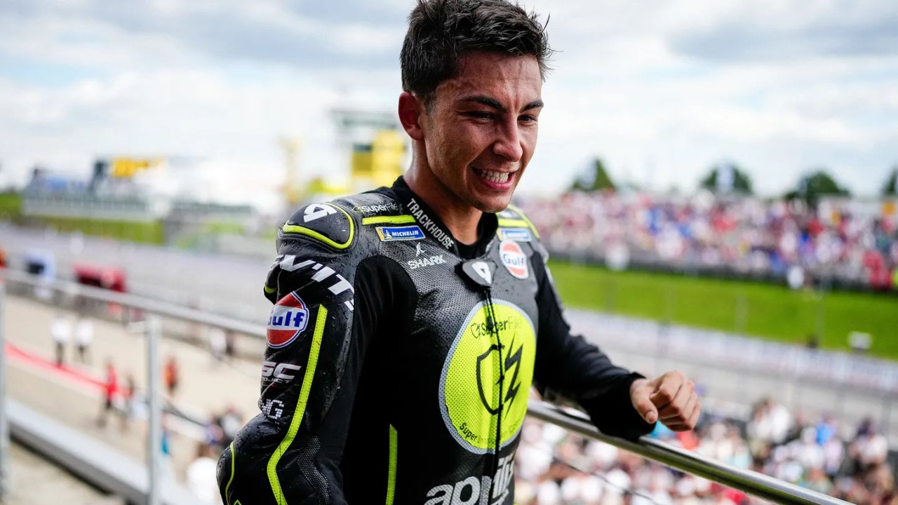 Raúl Fernández brilla en Silverstone y Aprilia logra un podio completo