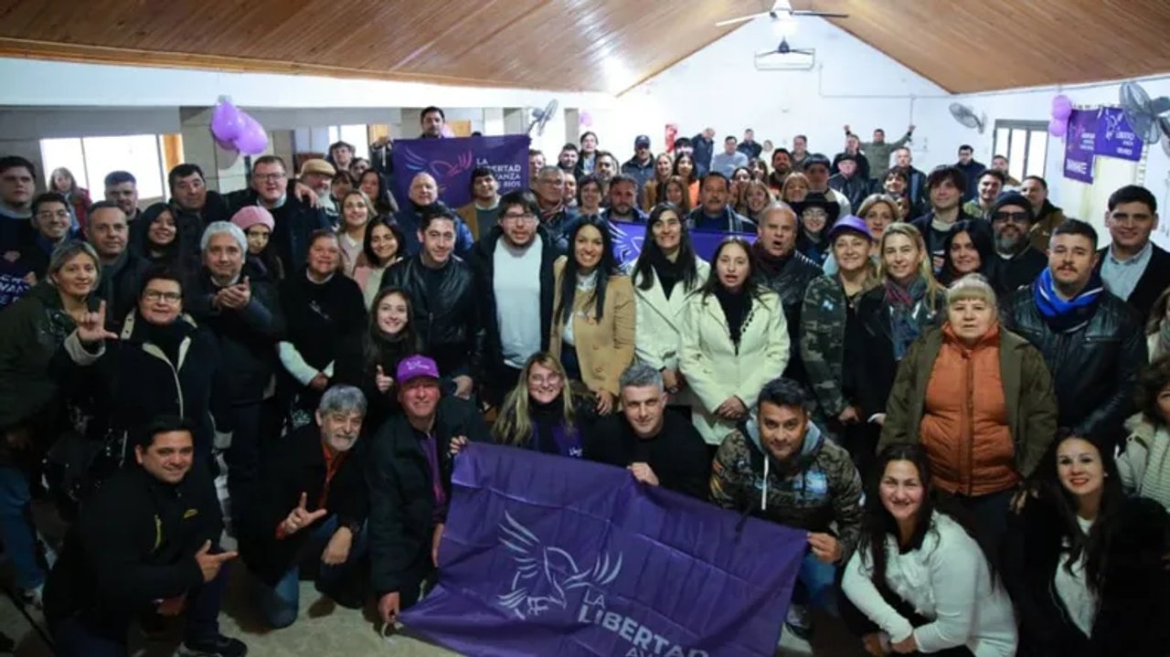 Incidentes en Colón: mujer alteró inauguración de La Libertad Avanza