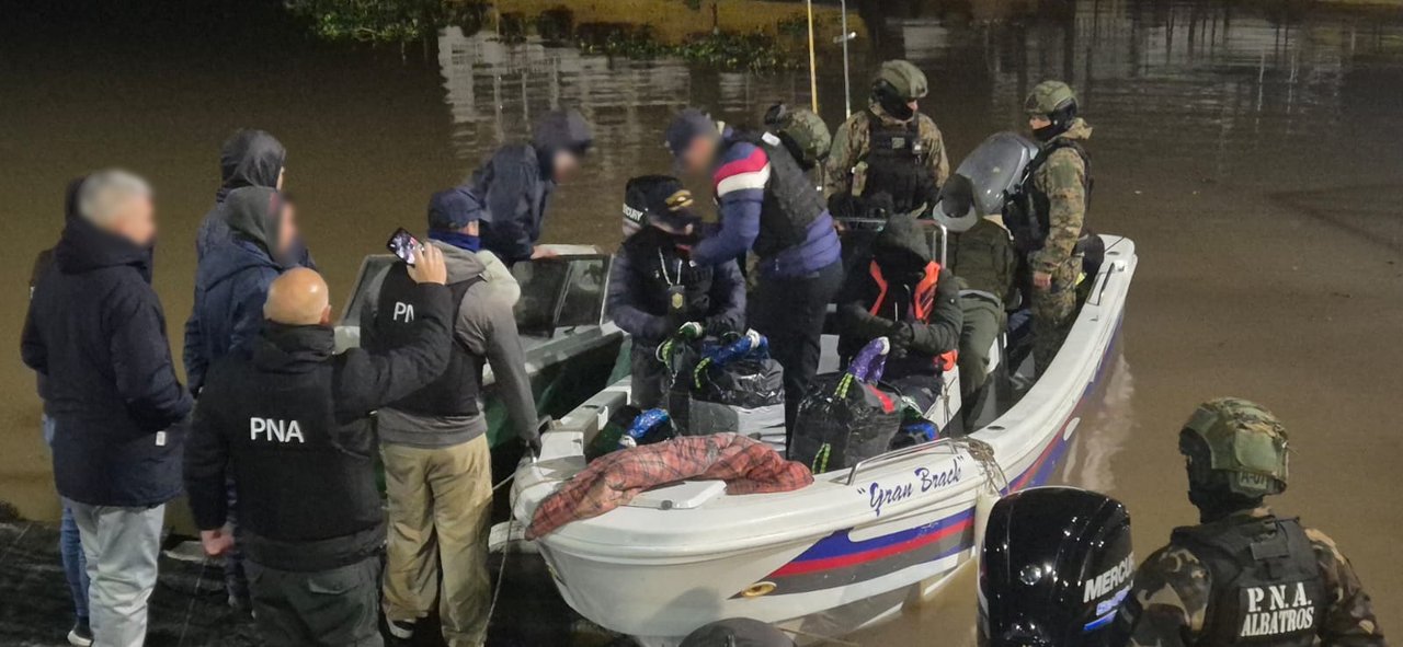 Operativo de Prefectura contra el narcotráfico en el río Paraná