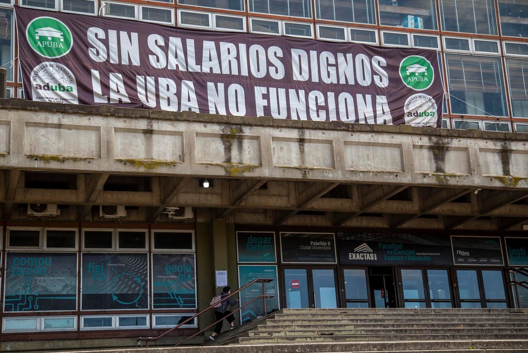Docentes universitarios reclaman financiamiento y mejoras salariales