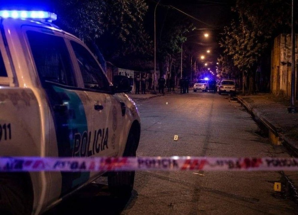 Patrullero y operativo policial en La Plata