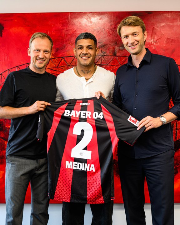 Facundo Medina presentado como nuevo jugador del Bayer Leverkusen