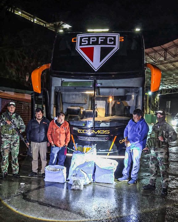 Micro de la empresa que iba a trasladar al plantel de San Pablo detenido en Bolivia