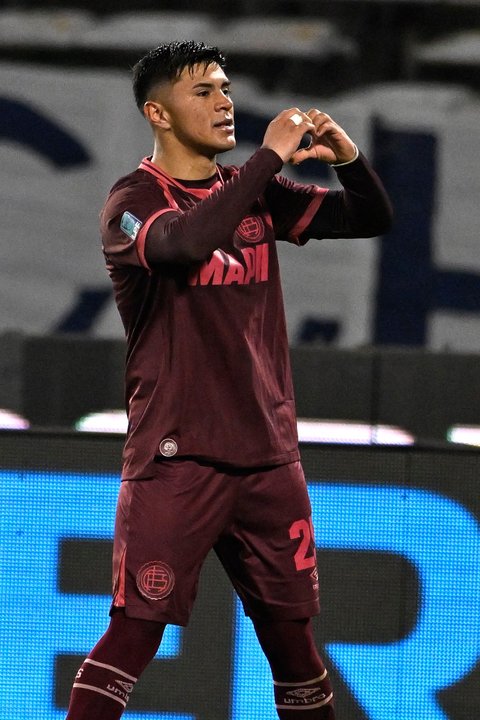 Lanús celebra uno de los goles ante Talleres en el estadio Mario Alberto Kempes