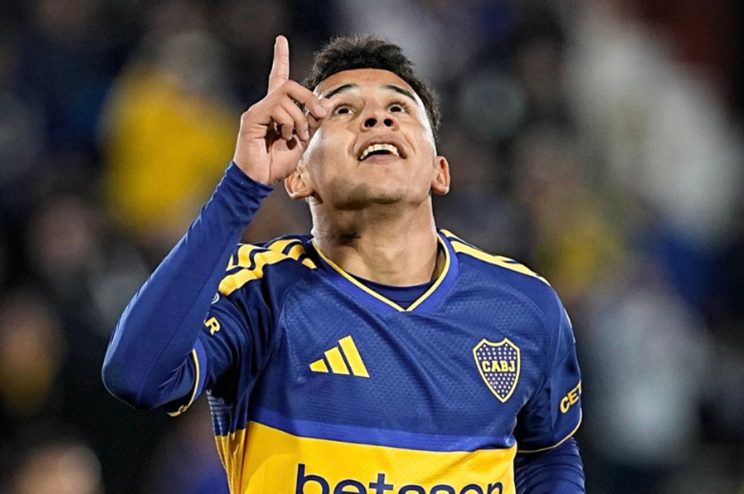 Leonel Flores festeja su gol con Merentiel en Boca Juniors
