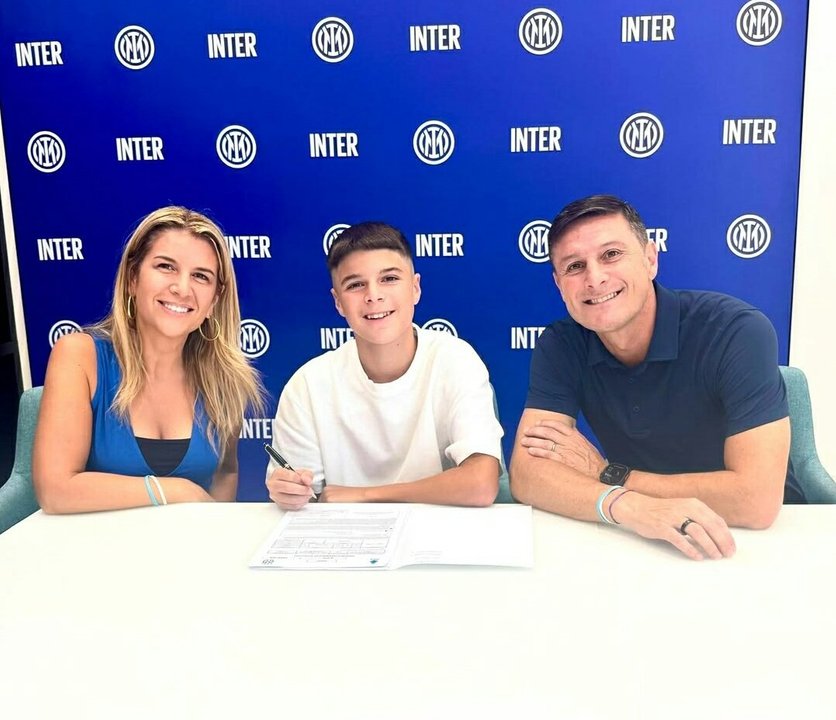 Tomás Zanetti firma su primer contrato con Inter
