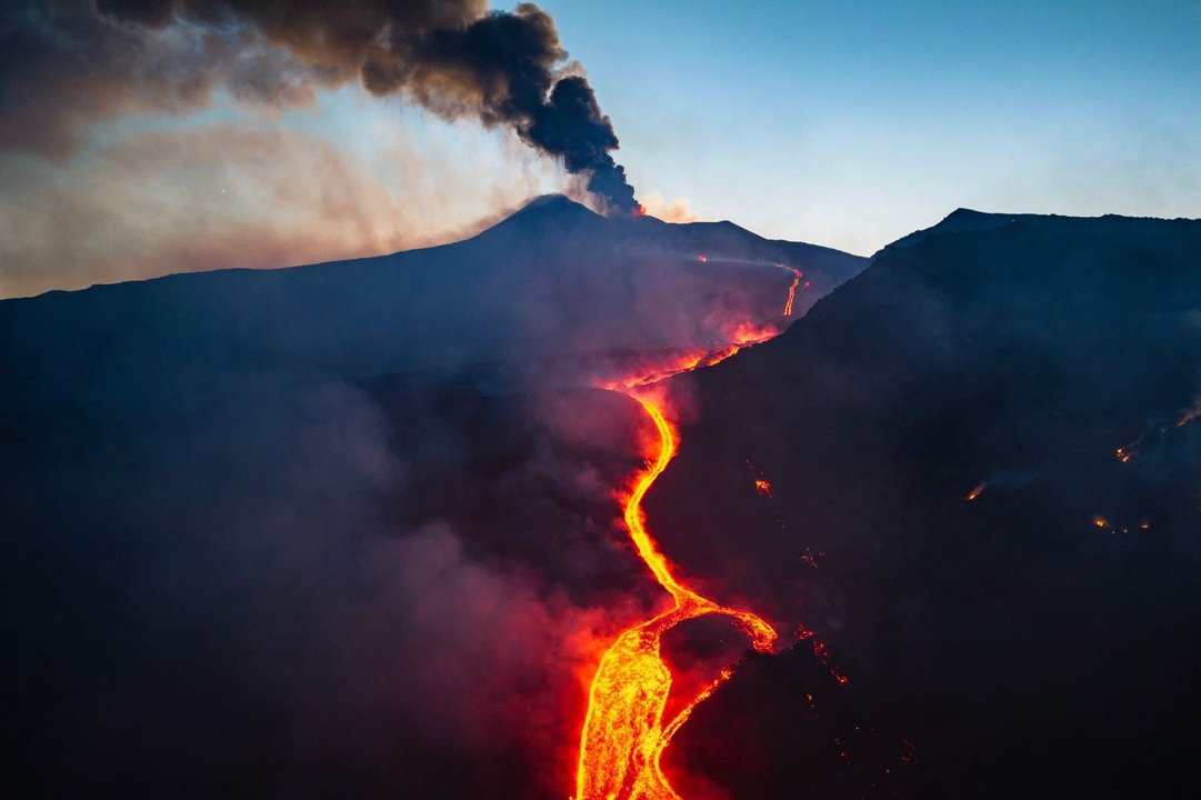 Erupción del Etna y ceniza volcánica sobre Sicilia y Malta