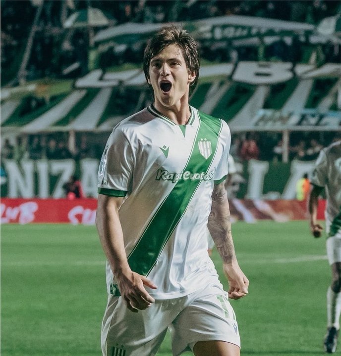 Banfield vende a Tiziano Perrotta y destinará fondos a sanear el club