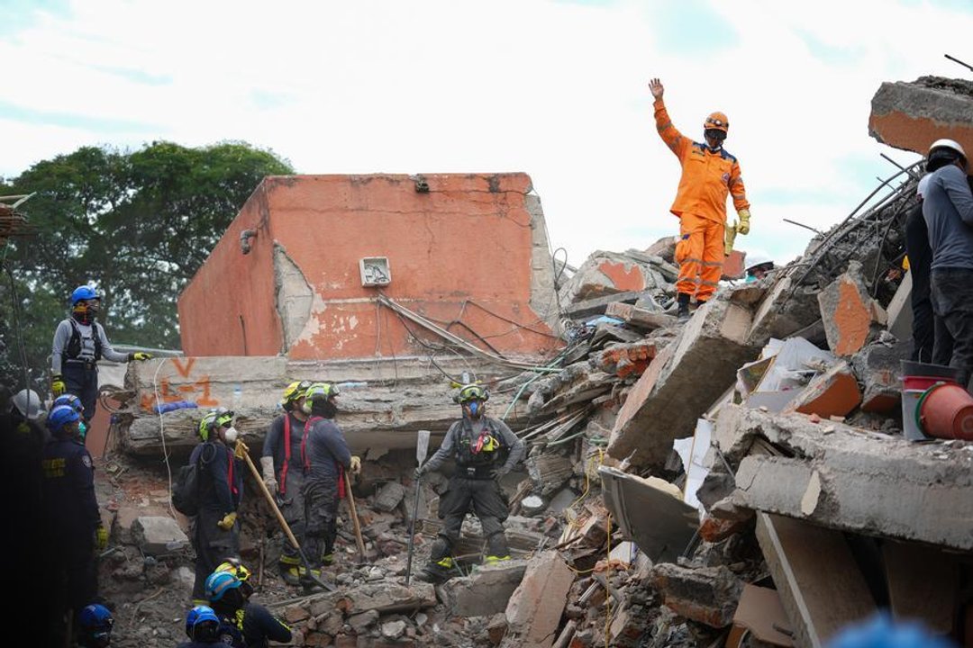 Autoridades colombianas evalúan daños tras el terremoto