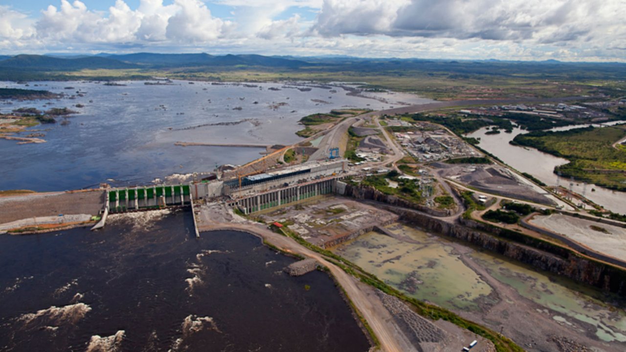 Autoridades de IMPSA y Venezuela durante la firma del acuerdo energético